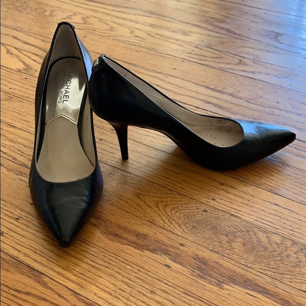 Michael Kors black pumps